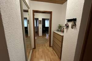Schöne Vierzimmerwohnung mit Balkon, Stellplatz und Keller ab sofort – Die vollständige Adresse der Immobilie erhältst du vom Anbieter., 72213 Altensteig – Vorschaubild 1