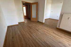 2. OG / Laminat /  Wanne+Dusche+Fenster /  zwei Balkon u.v.m. – Jahnstraße 57, 9126 Lutherviertel, Chemnitz – Vorschaubild 12