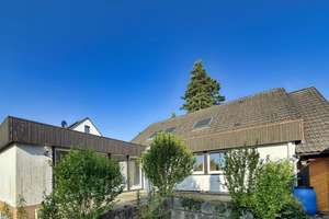 Großzügiges Einfamilienhaus mit Einliegerwohnung in Friedrichsdorf-Dillingen – Die vollständige Adresse der Immobilie erhältst du vom Anbieter., 61381 Friedrichsdorf – Vorschaubild 2