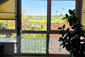 Lichtdurchflutete 4 Zi.-Maisonettewohnung mit Balkon, Kaminofen und Dachstudio mit Panoramablick – Limburg-Weilburg (Kreis) – Vorschaubild 4