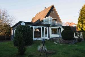 Großzügiges und ruhig gelegenes Wohnhaus mit Garten und Wintergarten in Jöllenbeck!