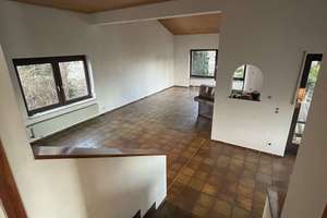 Freistehendes Einfamilienhaus mit separater Einliegerwohnung und großem Garten – Die vollständige Adresse der Immobilie erhältst du vom Anbieter., 93138 Lappersdorf – Vorschaubild 3