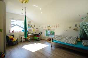 Neuwertiges, geräumiges Einfamilienhaus mit schönem Garten, Doppelgarage und Pkw-Stellplatz – Reutlingen (Kreis) – Vorschaubild 11