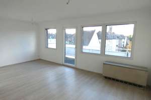 zentrale 2,5 Zimmer mit zwei Balkonen im DG ab 01.04.2026