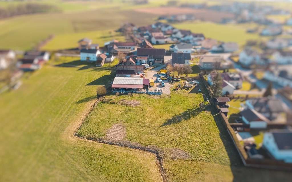 Immobilie in Haarbach - Ihre eigene kleine Ranch – 4.932 m² Freiheit & Möglichkeiten nähe Haarbach! - Bild 2