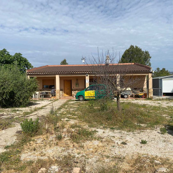 FREISTEHENDE VILLA VON 150 M2 AUF EINEM GRUNDSTÜCK VON 940 M2!!
