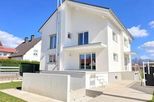 Erstbezug nach Sanierung: Moderne 3-Zimmer-Wohnung & 82 m² mit Balkon & Blick ins Grüne