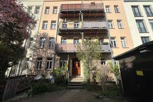 Mehrfamilienhaus mit Baugrundstück für ein weiteres Mehrfamilienhaus im Zentrum von Leipzig