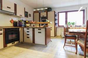 Perfektes Zuhause für Familien: Großzügiges Haus mit Balkon, Terrasse, Garten und zwei Garagen  – Ludwigsburg (Kreis) – Vorschaubild 5