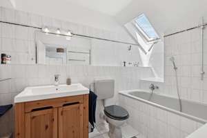 Exklusive 3-Zimmer ( Möbliert / Neben kosten Inklusiv ) Maisonette-Wohnung im 4. OG in Flingern Nord – Dorotheenstraße 38, 40235 Flingern Nord, Düsseldorf – Vorschaubild 9