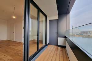 ENTSPANNTES WOHNEN DIREKT AM RHEIN MIT BLICK INS HAFENBECKEN.  – 55120 Neustadt, Mainz – Vorschaubild 2