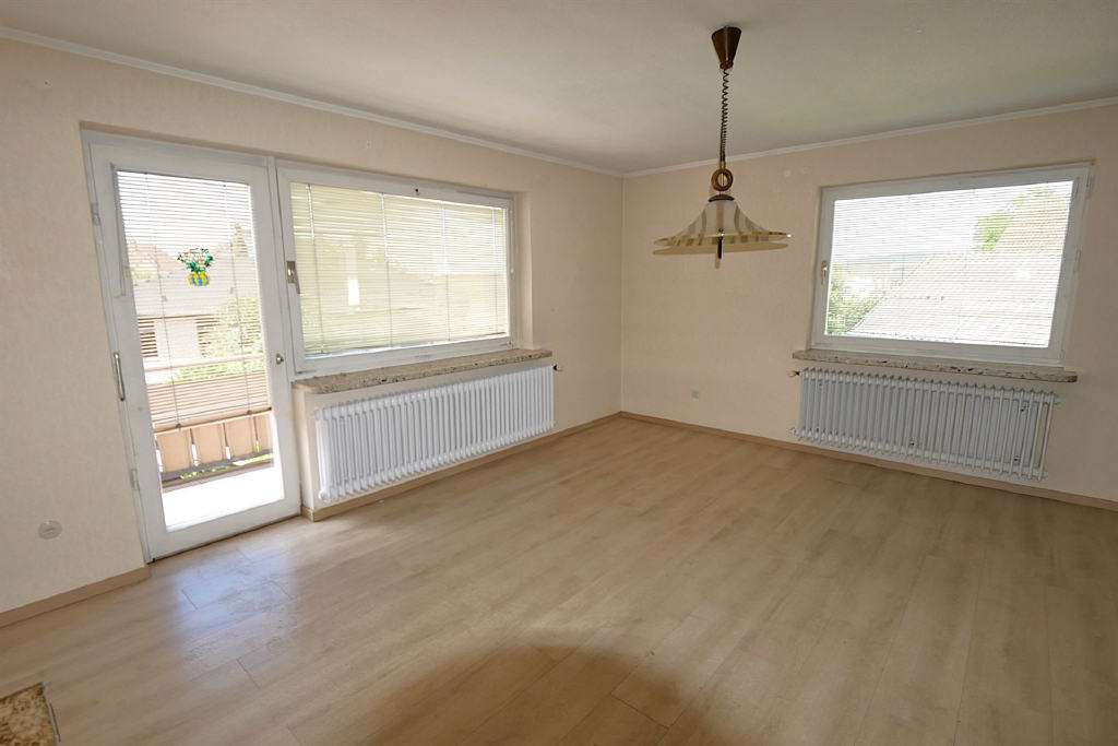 Immobilie in Rödental - Hier lässt es sich gut leben. Geräumiges EFH mit Garten in Rödental - Einberg - Bild 0