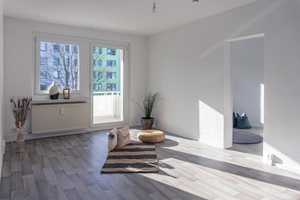 Im Grünen gelegene 4-Raum-Wohnung mit Balkon – L.-Ebersberger-Str. 59, 9127 Chemnitz – Vorschaubild 2