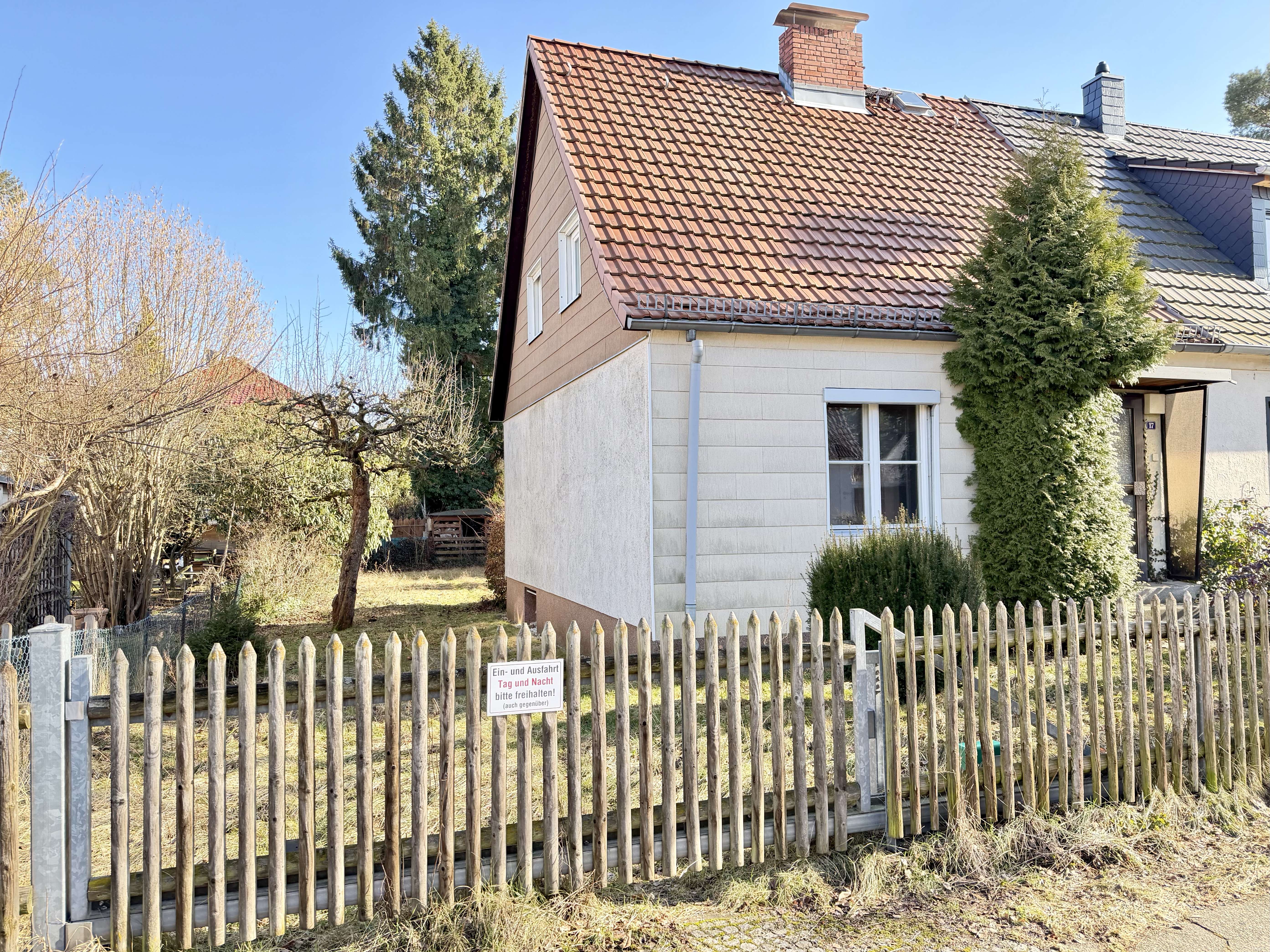 Doppelhaushälfte mit Potenzial in ruhiger Lage von Lankwitz, Berlin – Bild 1