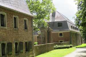 GENERATIONENHAUS MIT 3 (4) WOHNUNGEN, GROSSEM INNENHOF UND 40 M² BEFAHRBAREN HOBBYRAUM! – Rhein-Sieg-Kreis – Vorschaubild 36