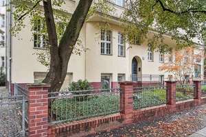 Denkmalschutz: 3-Zimmer-Altbauwohnung mit flexiblem Nutzungspotenzial in Berlin-Friedenau