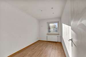 Geräumig und gepflegt: 4-Zimmer-Wohnung in Kiel-Elmschenhagen – Die vollständige Adresse der Immobilie erhältst du vom Anbieter., 24147 Elmschenhagen, Kiel – Vorschaubild 6