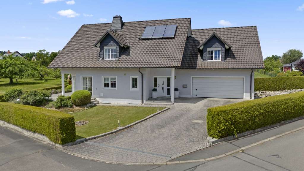 Immobilie in Hummeltal - Luxus pur & Fernblick! Hochwertiges Anwesen nahe Bayreuth mit Traumterrasse, tollem Garten und ELW - Bild 3