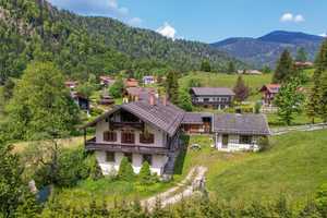 HISTORISCHES BAUERNHAUS MIT BERGBLICK – Garmisch-Partenkirchen (Kreis) – Vorschaubild 2