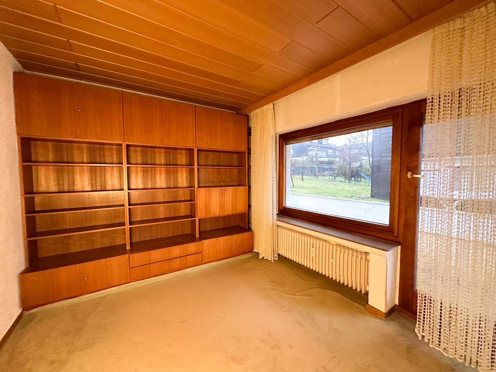 Immobilie in Wipperfürth - Wipperfürth:
Sanierungsbedürftige Doppelhaushälfte mit schönem Garten in zentraler Lage - Bild 2