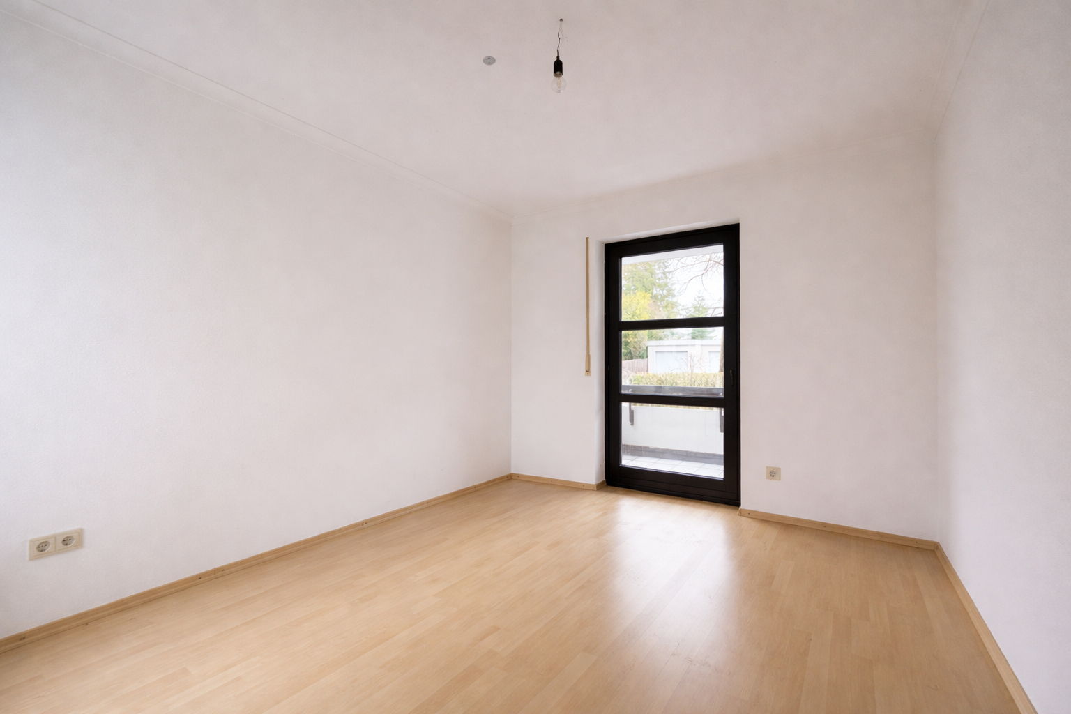 Immobilie in Grünwald - Den eigenen Geschmack verwirklichen! 4-Zimmer-Wohnung in bester Ortskernlage mit zwei Balkonen - Bild 2