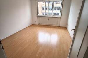 Helle 1-Zimmer Wohung im 5. OG