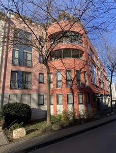 Gepflegte, lichtdurchflutete Wohnung mit Sonnenbalkon und Einbauküche in bester Lage