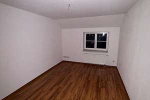 Großzügige 2-Zimmer mit neuem Laminat, EBK, Wannenbad & Balkon in ruhiger Lage! – Zschopauer Platz 5, 9126 Bernsdorf, Chemnitz – Vorschaubild 10