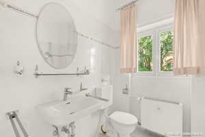 Bright and sunny city apartment a short walk to downtown | WAGNER IMMOBILIEN – Uhlandstraße 10, 65189 Wiesbaden – Vorschaubild 9