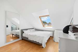 Lichtdurchflutete Dachgeschosswohnung mit Westterrasse – Die vollständige Adresse der Immobilie erhältst du vom Anbieter., 80997 Allach, München – Vorschaubild 7