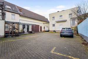 Großzügiges Zweifamilienhaus mit Nebengebäude, großer Scheune und Parkplätzen – Frankfurt am Main – Vorschaubild 2