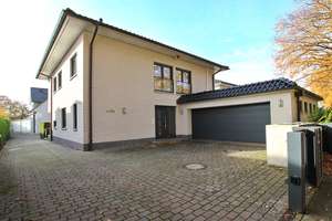 Barrierefreies + modernes Traumhaus für die Großfamilie mit Fahrstuhl + Einlieger-Wohnung! – Die vollständige Adresse der Immobilie erhältst du vom Anbieter., 22399 Poppenbüttel, Hamburg – Vorschaubild 2