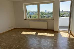 Erstbezug nach umfangreicher Sanierung: 4-Zi. Wohnung mit Balkon