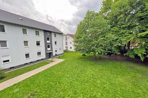 Erstbezug nach Renovierung: 3 Zimmer, Küche, Bad mit Balkon & neuer Einbauküche! Möblierung möglich
