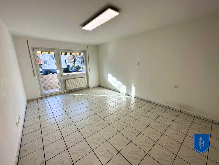 Immobilie in Metzingen - Attraktive Hochparterre-Wohnung mit Balkon und Garage - Bild 0