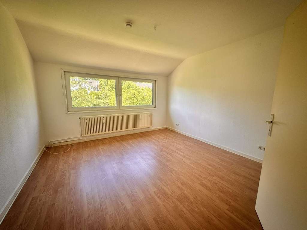 Immobilie in Salzgitter - Charmante 2-Zimmer-Dachgeschosswohnung mit Weitblick ins Grüne - Bild 3