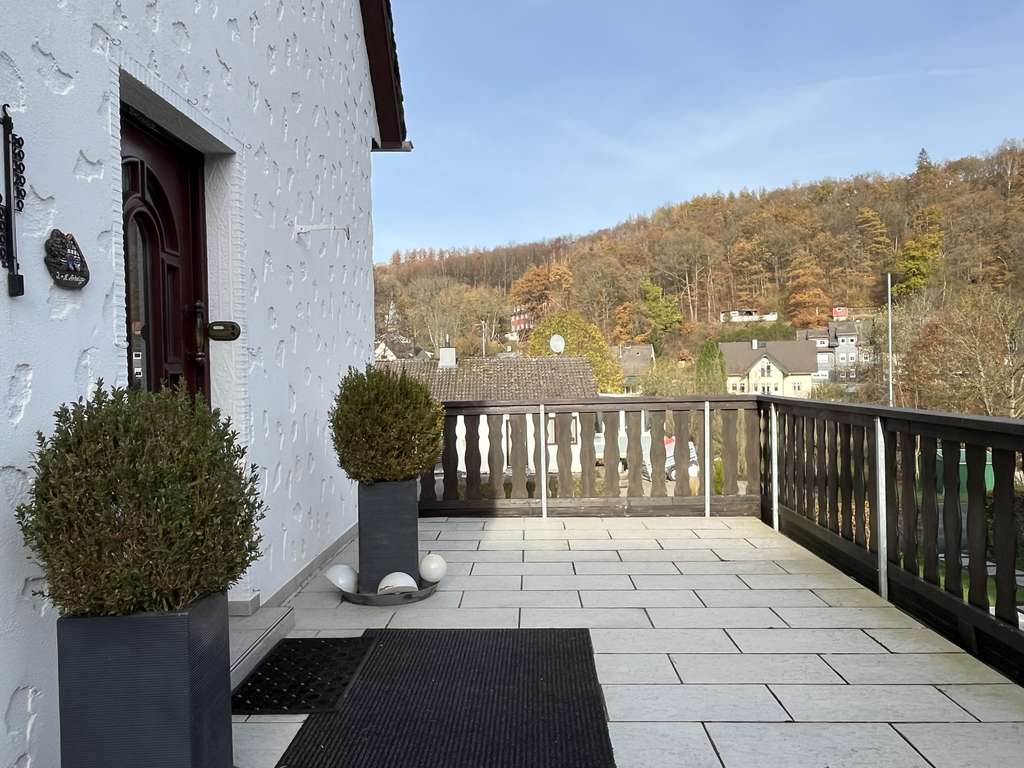 Immobilie in Wilnsdorf - Großzügiges helles Zweifamilienhaus - Bild 3