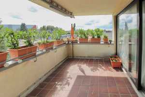 Stilvoll, großzügig und modern: 4-Zi.-ETW mit großem Balkon und TG-Stellplatz in Düsseldorf-Hassels – Düsseldorf – Vorschaubild 2