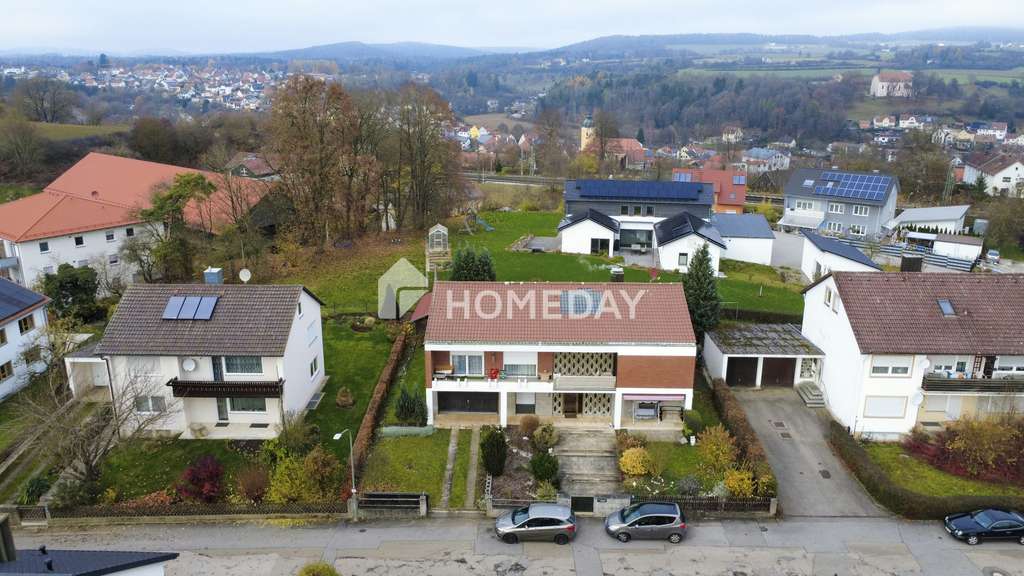 Immobilie in Beratzhausen - Charmantes Einfamilienhaus in ruhiger Lage mit Kamin, Loggia und gepflegtem Garten
 - Bild 2