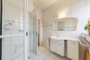 Krefeld-Cracau – Lichtdurchflutete 3-Zimmer-Wohnung mit sonniger Loggia – Die vollständige Adresse der Immobilie erhältst du vom Anbieter., 47798 Cracau, Krefeld – Vorschaubild 10