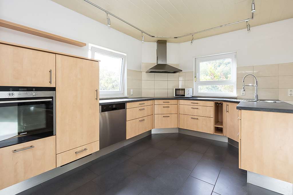 Immobilie in Zwiefalten - Charmantes Anwesen mitten im Grünen ... Ruhe pur mit viel Freiraum zum Wohnen und Wohlfühlen - Bild 2