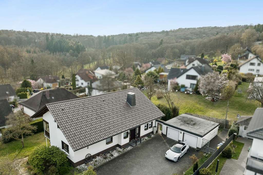 Immobilie in Freudenberg - Großzügiges EFH mit ELW in begehrter Lage in Freudenberg - Bild 2