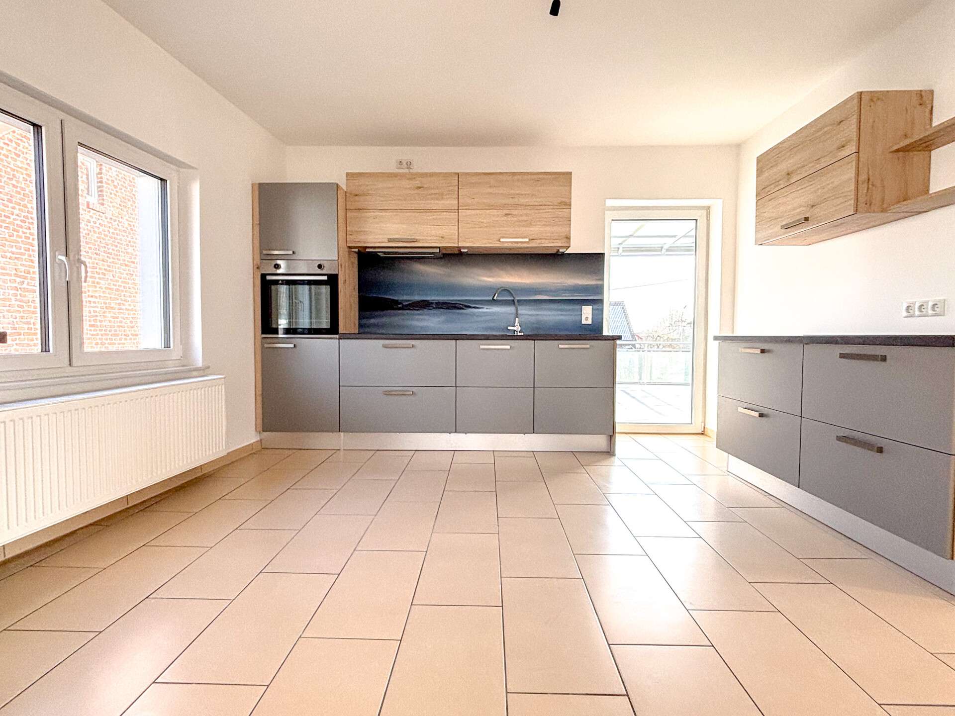 Immobilie in Wirges - Einziehen & genießen: Modernisiertes Zweifamilienhaus mit Photovoltaikanlage, Garage und Terrasse - Bild 2