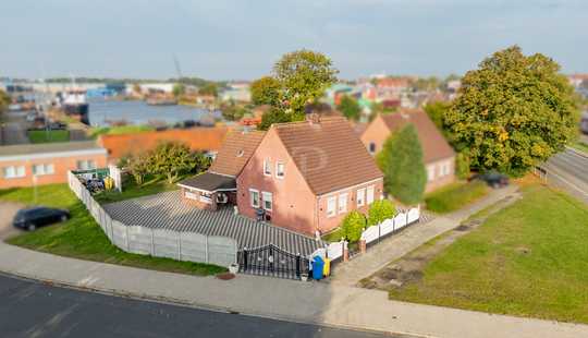 Bild von Großzügig - Doppelhaus mit acht Zimmern und pflegeleichtem Grundstück