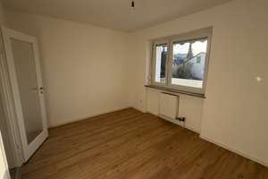 Neu modernisierte 3-Zimmer-Wohnung mit Balkon und hochwertiger neuer EBK in München-Fürstenried – Solothurner Strasse 26, 81475 Fürstenried-West, München – Vorschaubild 4