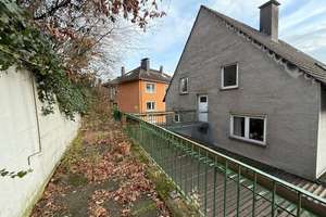 Freistehendes Zweifamilienhaus mit 2 Garagen – Die vollständige Adresse der Immobilie erhältst du vom Anbieter., 42117 Elberfeld, Wuppertal – Vorschaubild 3