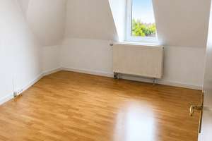 Gemütliches 2-Zimmer-Dachgeschoss-Idyll mit Erker & Panoramablick – Werastrasse 109, 70190 Kernerviertel, Stuttgart – Vorschaubild 2