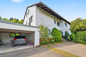 Charmantes Einfamilienhaus mit zwei Einliegerwohnungen in bester Lage von Ansbach – Die vollständige Adresse der Immobilie erhältst du vom Anbieter., 91522 Hennenbach, Ansbach – Vorschaubild 1
