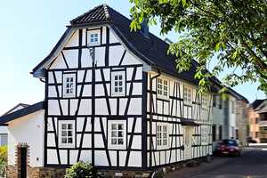 Repräsentatives und denkmalgeschütztes Fachwerkhaus in Sinzig-Koisdorf – Ahrweiler (Kreis) – Vorschaubild 1