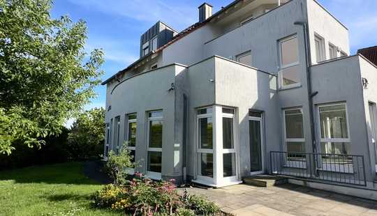 Bild von Gepflegtes Einfamilienhaus mit 2 zusätzlichen Wohneinheiten auf eingewachsenem Grundstück mit Garten